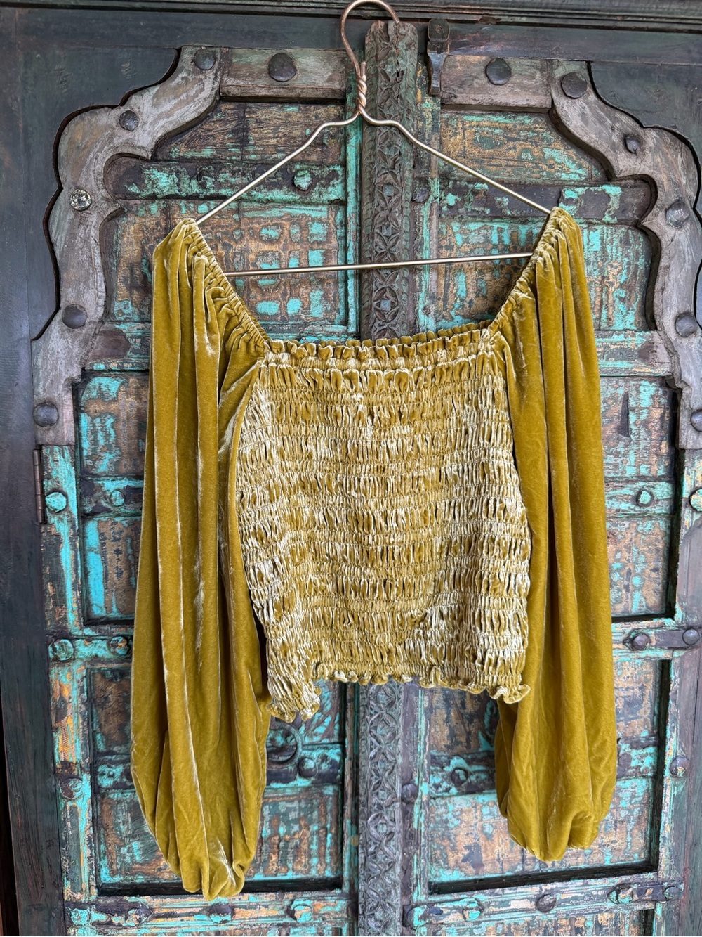 ANTHROPOLOGIE Golden velvet puff sleeve smocked bodice romantic long sleeve crop